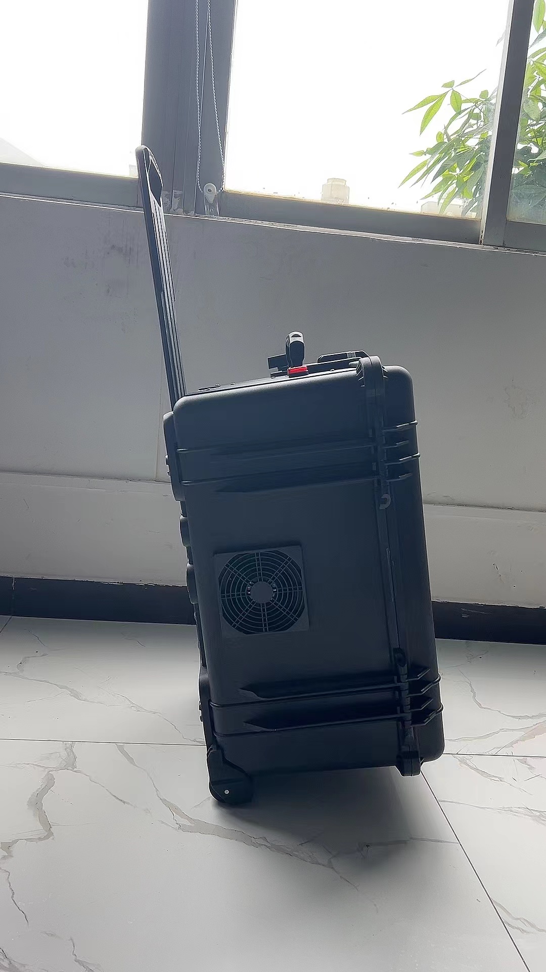 汤原手拉箱型移动通信干扰器